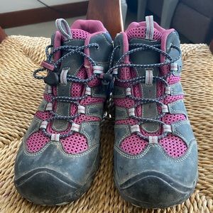 Keene Hiking Boots Size 7 US Fit